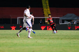 O jovem Zé Lucas é uma das esperanças do Sport contra o Cruzeiro. Foto: Paulo Paiva/Sport