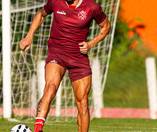 Paulo Sérgio é a grande esperança de gols do Timbu contra o Brusque. Foto: Gabriel França/Náutico