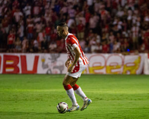 Paulo Sérgio é exulpso e Náutico empata contra o Brusque nos Aflitos. Foto: Gabriel França/Náutico