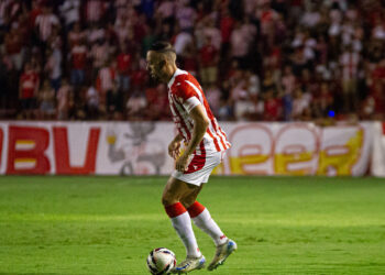 Paulo Sérgio é exulpso e Náutico empata contra o Brusque nos Aflitos. Foto: Gabriel França/Náutico