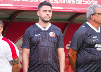 Com os pés no chão: Guilherme dos Anjos celebra vitória do Náutico, mas enxerga margem para evolução