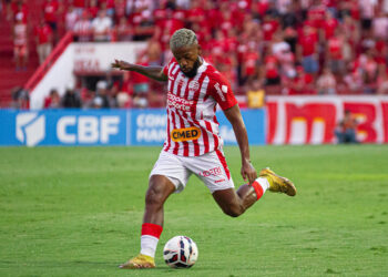 Baixa no Náutico: Luiz Paulo sofre grave lesão no joelho e não joga mais em 2025