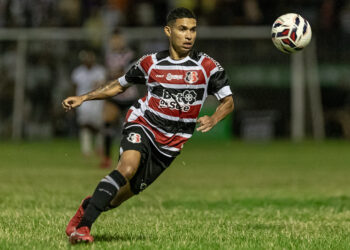 Thiaguinho fala sobre alívio após encerrar seca de gols pelo Santa Cruz