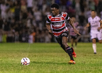 Suspenso, Israel desfalca Santa Cruz em duelo contra o Sousa/PB