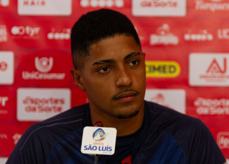 Após chance na meta do Náutico, Léo destaca foco e trabalho: “Tem que aproveitar a oportunidade”