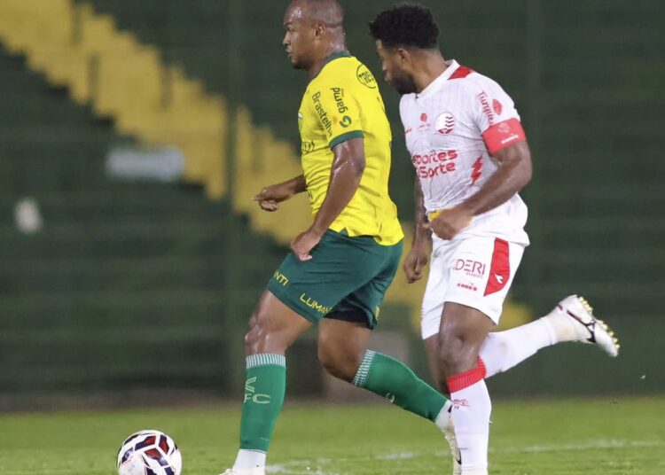 Com direito a goleada, Náutico bate o Ypiranga-RS e cola no G-8 da Série C do Brasileiro