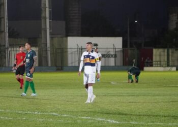 Retrô enfrenta o Caxias no Centenário.