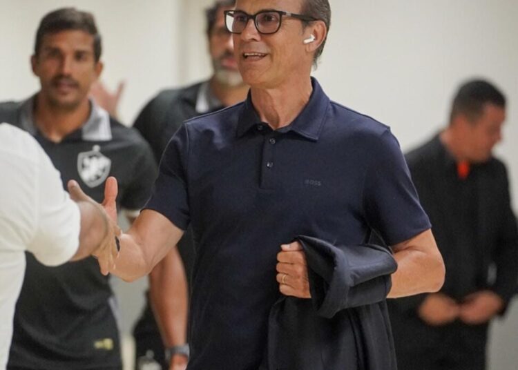 Após derrota para o Caxias, Retrô comunica demissão de Milton Mendes