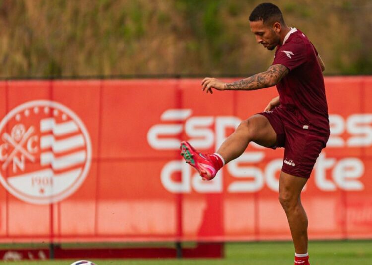 Caio Vitor deixa o Náutico depois de apenas sete partidas. Foto: Gabriel França/Náutico