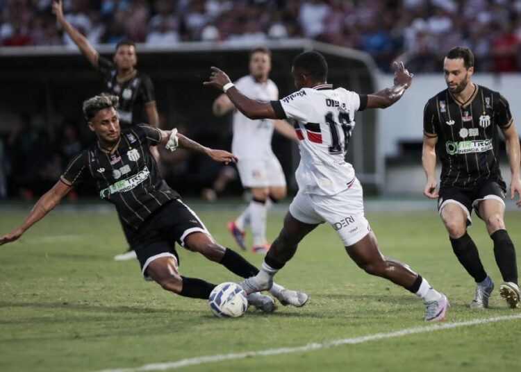 Santa Cruz encara o Central no Arruda. Foto: Evelyn Victoria