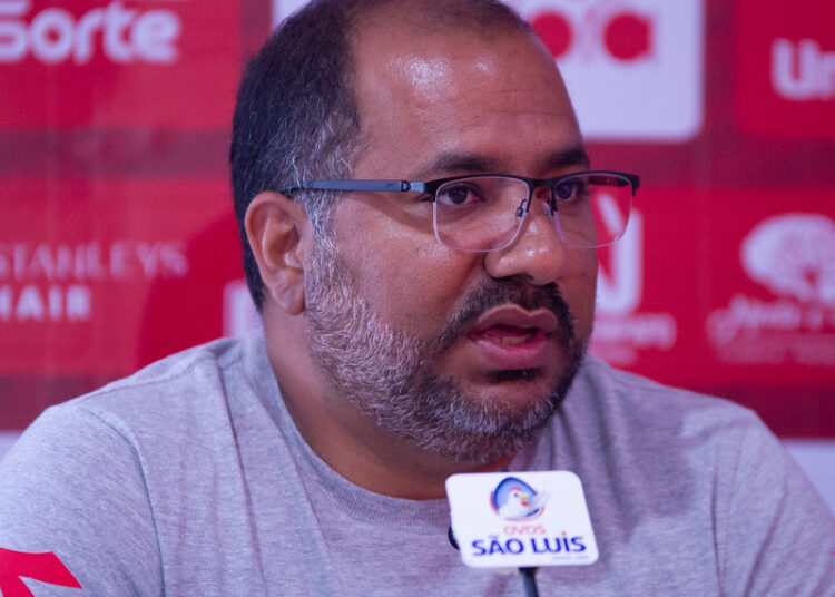 Vice de futebol do Náutico é levado ao hospital após se sentir mal