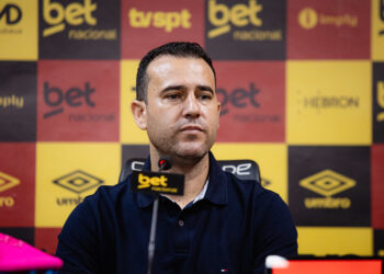 Executivo de futebol do Sport reafirma confiança em António Oliveira e comenta busca por reforços