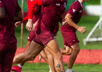 Apesar de treinar com o grupo, Paulo Sérgio não está 100% para jogar proxima rodada. Foto: Gabriel França/Náutico
