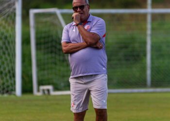 Após vitória sobre o Tombense e entrada do Náutico no G-8, Hélio dos Anjos prega cautela: “Não ganhamos nada”