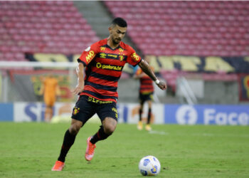 Sport busca contratação do meia Gustavo, revelado no clube e que atua no exterior