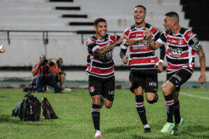 Santa Cruz encara mais uma vez o Ferroviário, dessa vez em Fortaleza, no Presidente Vargas. Foto: Evelyn Victoria