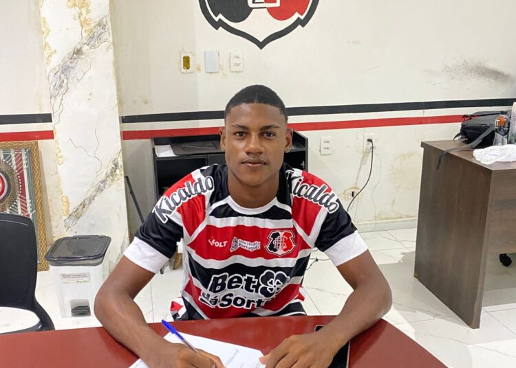Santa Cruz firma primeiro contrato profissional com dois talentos da base