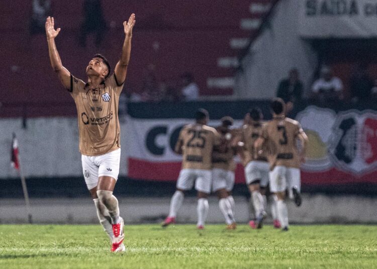 Com direito a lei do ex, Central supera o Santa Cruz no Arruda pela Série D