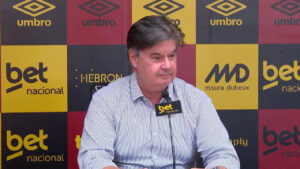 Presidente do Conselho deliberativo do Sport, Ademar Rigueira, deu entrevista coletiva para falar sobre a invasão ao CT do Sport. Foto: Reprodução