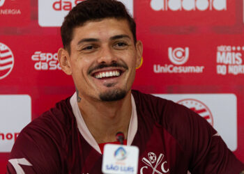 Carlinhos destaca força defensiva do Náutico e exalta estilo de jogo: “Linha alta favorece a todos”