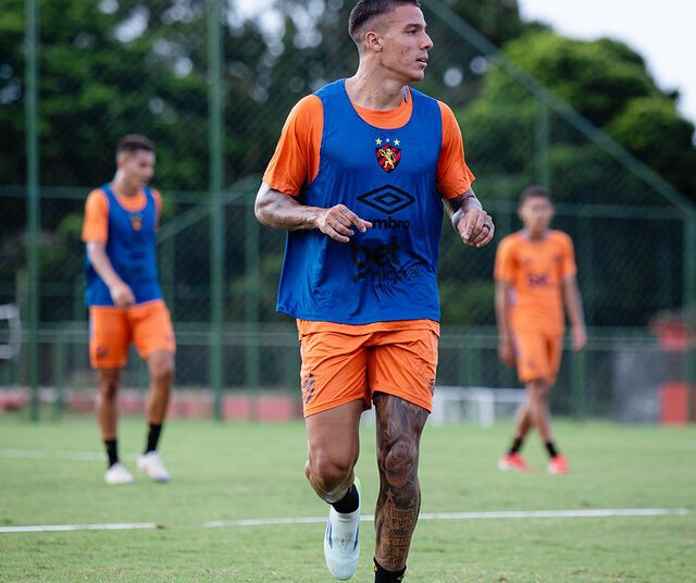 Sport encaminha troca de empréstimos entre Carlos Alberto e Derik Lacerda do Cuiabá