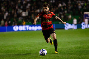 Lucas Lima tenta mudar o panorama para o Sport conseguir a primeira vitória no Brasileirão. Foto: Paulo Paiva/Sport