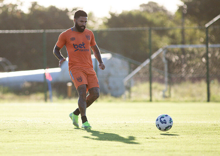 Romarinho foi o herói do empate contra Vitória. Foto: Paulo Paiva/Sport