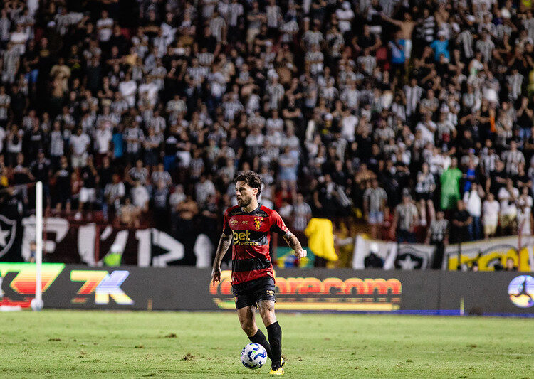 Lucas Lima tenta fazer o ataque do Sport funcionar para buscar o primeiro triunfo no Brasileirão. Foto: Paulo Paiva/Sport