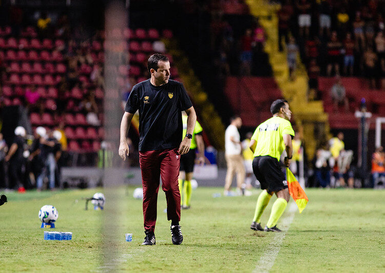 Daniel Paulista destaca desempenho do Sport e lamenta gol sofrido no final da partida