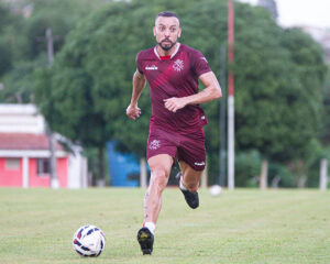 Paulo Sérgio é a grande esperança de gols do Náutico contra o Guarani. Foto: Gabriel França/Náutico