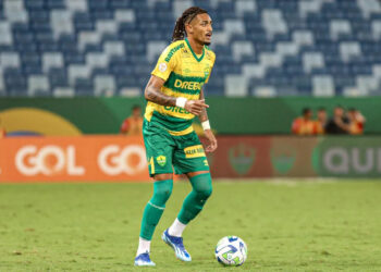 Sport confirma mudanças no elenco: Derik Lacerda é novo reforço e Carlos Alberto sai por empréstimo para o Cuiabá