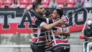 Santa Cruz vence o Treze na Arena Pernambuco. Foto: Evelyn Victória/Santa Cruz