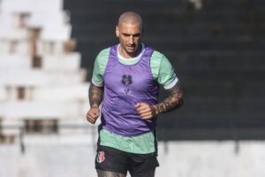 Ariel ja treina com os companheiros no Arruda. Foto: Evelyn Victória 