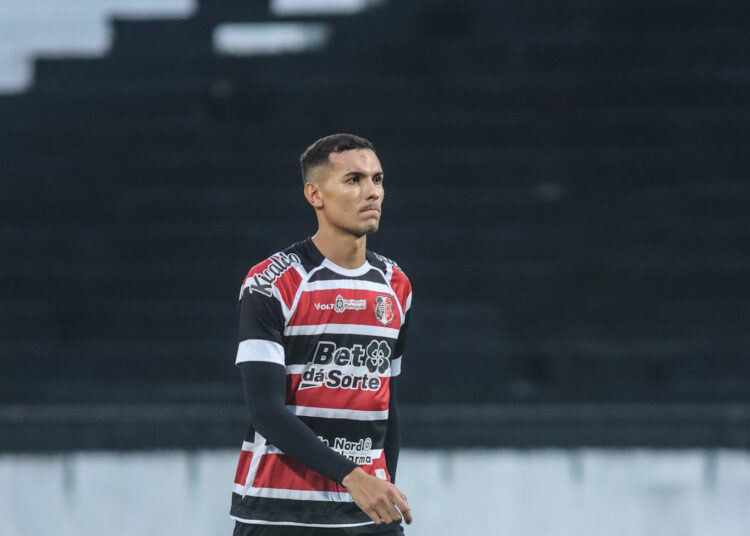 Com Matheus Vinícius suspenso, Santa Cruz terá mudança na zaga contra o América/RN