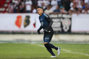 Felipe Alves foi o grande nome do Santa Cruz no empate contra o América-RN. Foto: Evelyn Victória / Santa Cruz