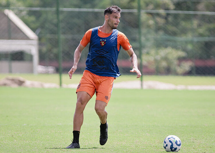 Contrato renovado: Rafael Thyere segue no Sport até o final de 2026