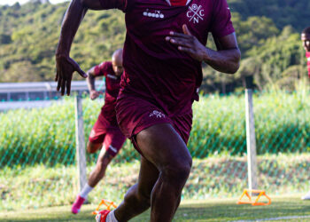 Bruno Mezenga vai ser o substituto de Paulo Sérgio contra o Retrô. Foto: Gabriel França / Náutico