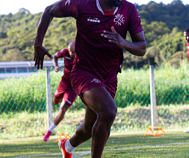 Bruno Mezenga vai ser o substituto de Paulo Sérgio contra o Retrô. Foto: Gabriel França / Náutico