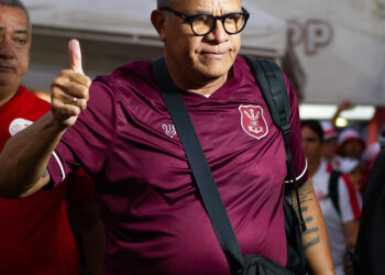 “Preparamos a equipe para fazer um jogo avassalador”, diz Hélio dos Anjos após triunfo do Náutico sobre o Retrô