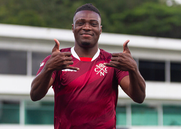 Náutico confirma retorno do atacante nigeriano Samuel Otusanya