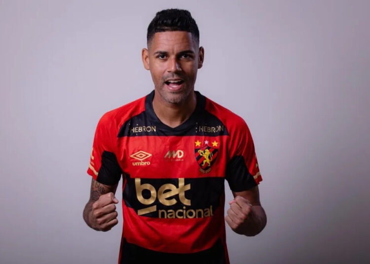 Sport confirma contratação do lateral-direito Aderlan, ex-Santos