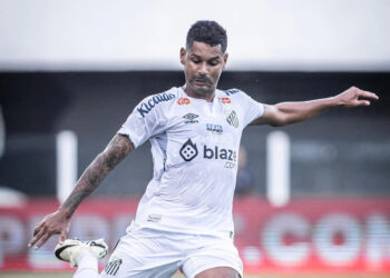 Sport fica próximo da contratação do lateral-direito Aderlan, que pertence ao Santos