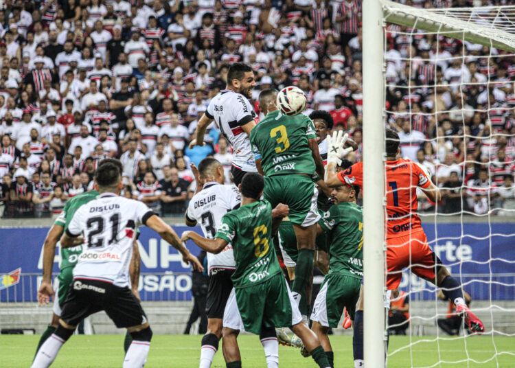 Santa Cruz encara o Altos em Teresina. Foto: Evelyn Victoria