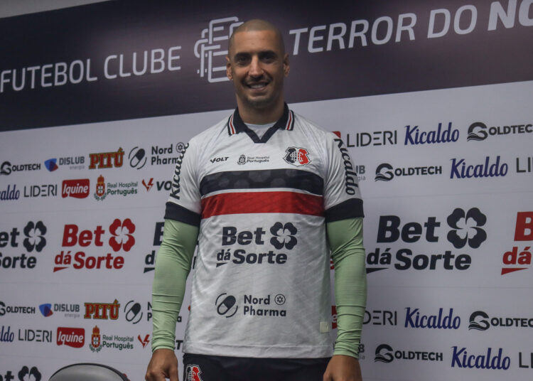 Ariel Nahuelpán é apresentado no Santa Cruz e mira estreia contra o Sergipe