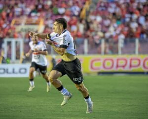 Santa Cruz está pronto para enfrentar o Sergipe na Arena Pernambuco. Foto: @sergioluisfotografia