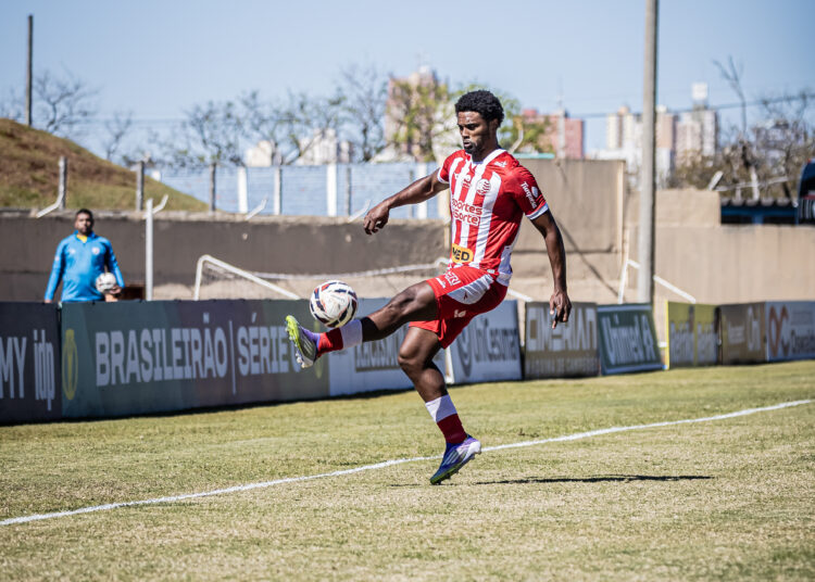 Bruno Mezenga foi o grande nome do Náutico na vitória contra o Londrina. Foto: @rafael.fma