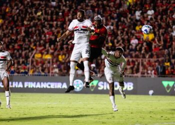 Sport vacila, cede empate ao São Paulo e frustra torcida na Ilha do Retiro