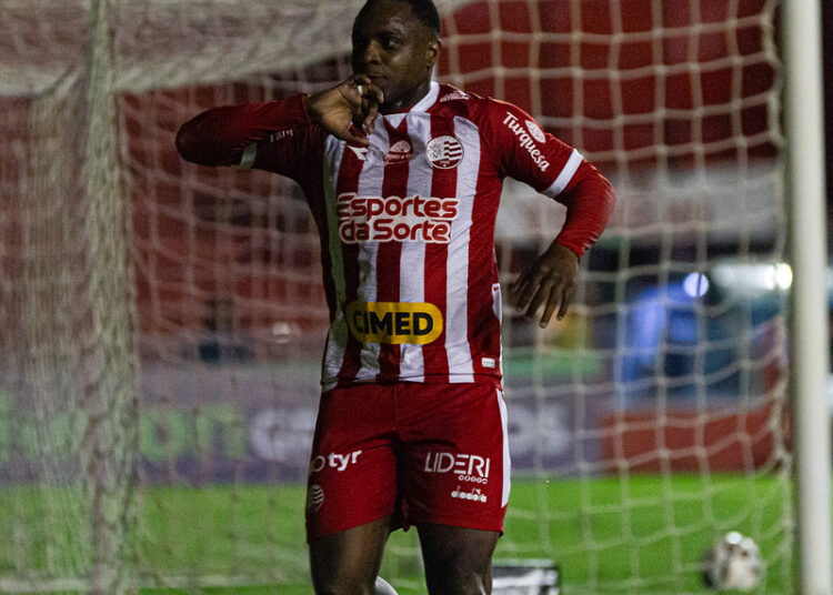 Igor Bolt, do Náutico, registra Boletim de Ocorrência por racismo contra torcedor do Brusque