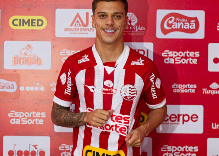 “Estou bem fisicamente e tecnicamente”, diz Vitinho em apresentação no Náutico