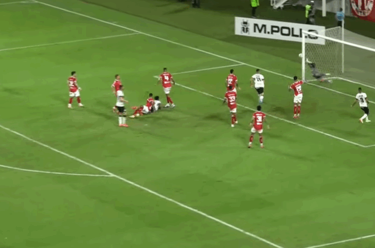 Gol de Wagner Balotelli decide partida e Santa Cruz volta a Série C. Foto: Reprodução: YouTube/Metropoles